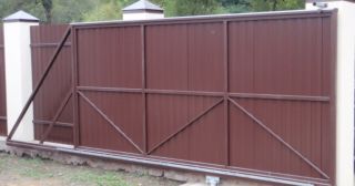 Купить откатные ворота из профнастила Костомукша, цена от 1785 руб.